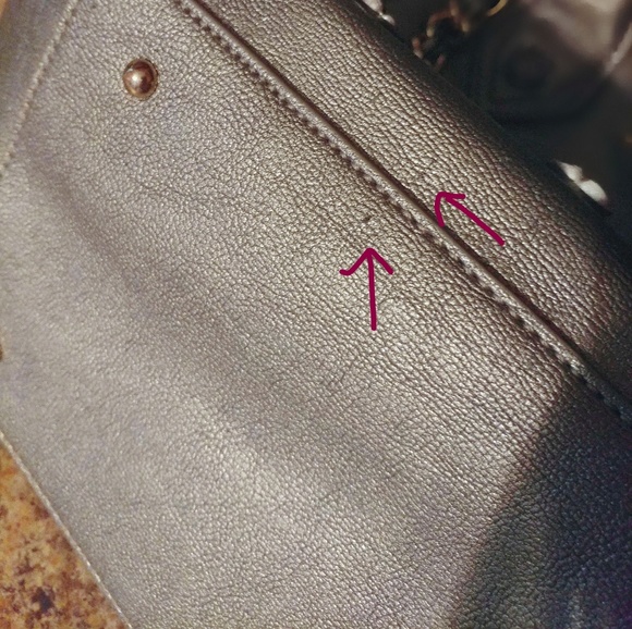 ((SOLD)) ๐Betsey Johnson Smell The Roses Metallic Tote Bag - Picture 6 of 8